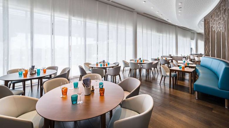 <b>Golden Tulip Marseille Euromed Restaurant</b>. Images powered by <a href="https://iceportal.shijigroup.com/" title="IcePortal" target="_blank">IcePortal</a>.