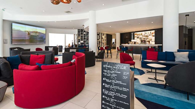 <b>Golden Tulip Marseille Euromed Lobby</b>. Images powered by <a href="https://iceportal.shijigroup.com/" title="IcePortal" target="_blank">IcePortal</a>.
