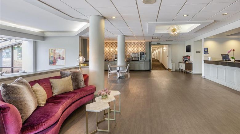 <b>Best Western Hickory Lobby</b>. Images powered by <a href="https://iceportal.shijigroup.com/" title="IcePortal" target="_blank">IcePortal</a>.