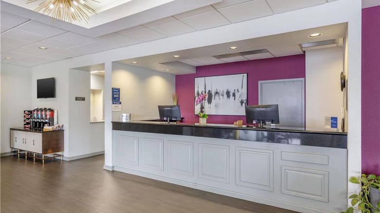 <b>Best Western Hickory Lobby</b>. Images powered by <a href="https://iceportal.shijigroup.com/" title="IcePortal" target="_blank">IcePortal</a>.