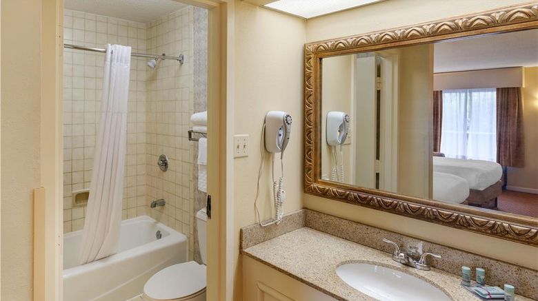 <b>Best Western Hickory Room</b>. Images powered by <a href="https://iceportal.shijigroup.com/" title="IcePortal" target="_blank">IcePortal</a>.