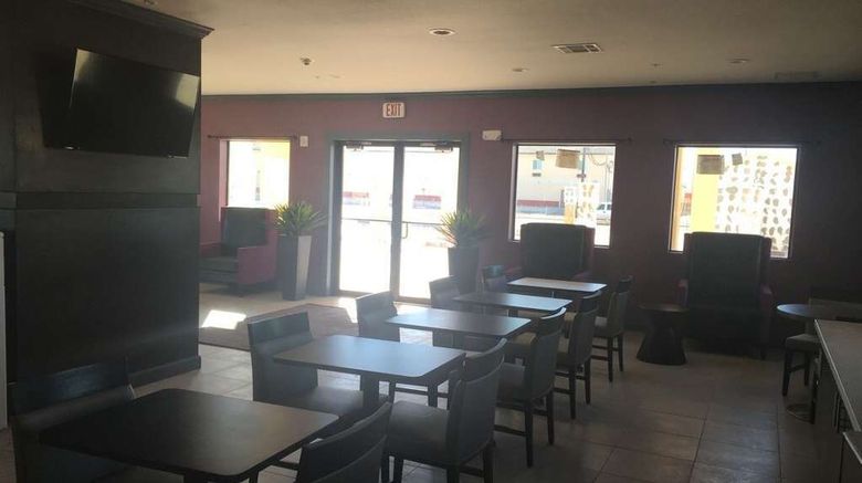 <b>Days Inn Odessa Lobby</b>. Images powered by <a href="https://iceportal.shijigroup.com/" title="IcePortal" target="_blank">IcePortal</a>.