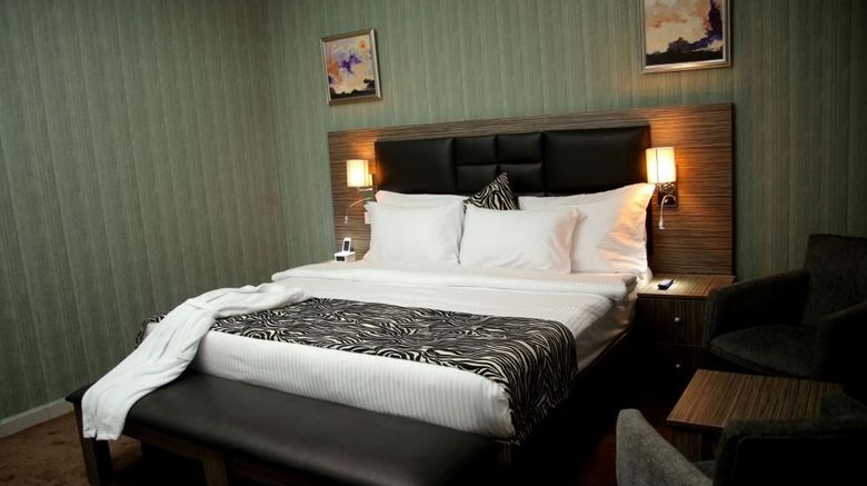 <b>Best Western Plus Elomaz Hotel Room</b>. Images powered by <a href="https://iceportal.shijigroup.com/" title="IcePortal" target="_blank">IcePortal</a>.