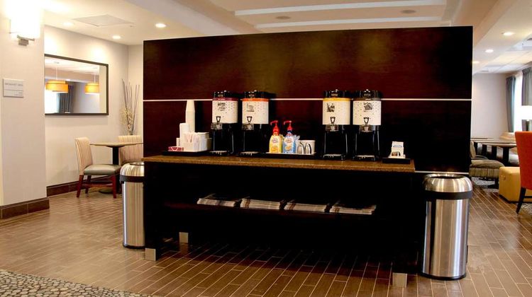Hampton Inn Suffolk Lobby