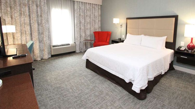 Hampton Inn Suffolk Room