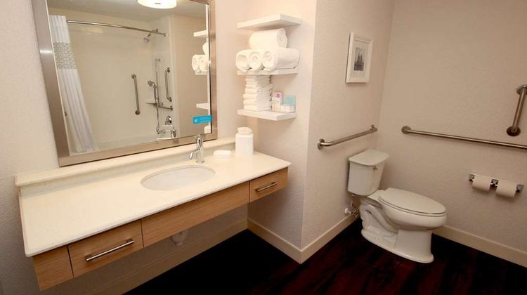 Hampton Inn Suffolk Room