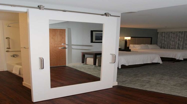 Hampton Inn Suffolk Room