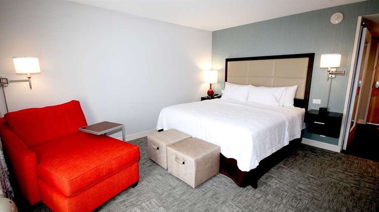 Hampton Inn Suffolk Room