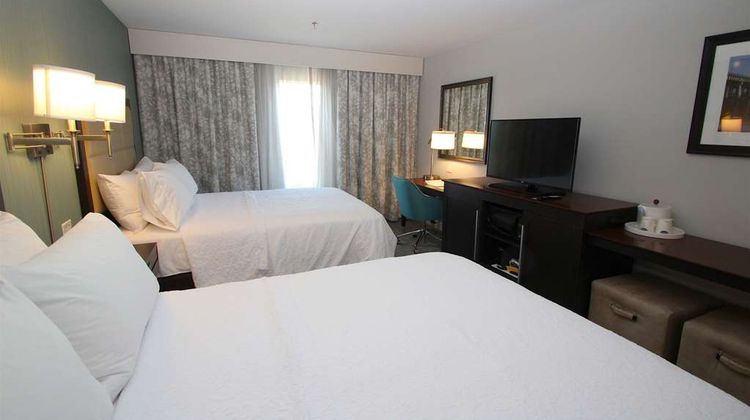 Hampton Inn Suffolk Room