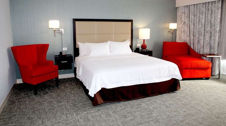 Hampton Inn Suffolk Room
