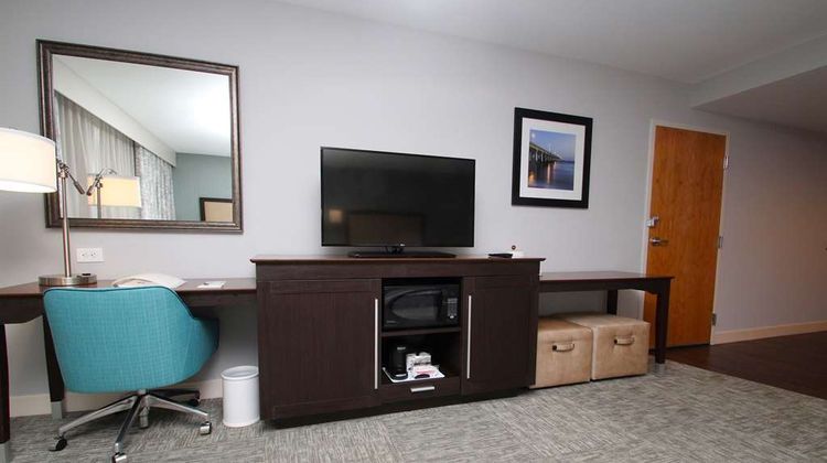 Hampton Inn Suffolk Room