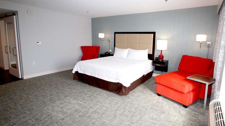 Hampton Inn Suffolk Room
