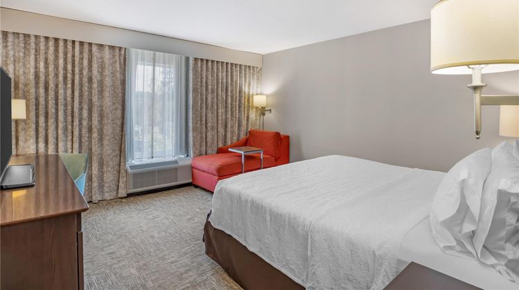 Hampton Inn Suffolk Room