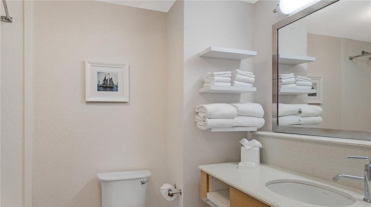 Hampton Inn Suffolk Room
