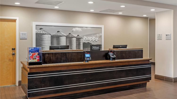 Hampton Inn Suffolk Lobby