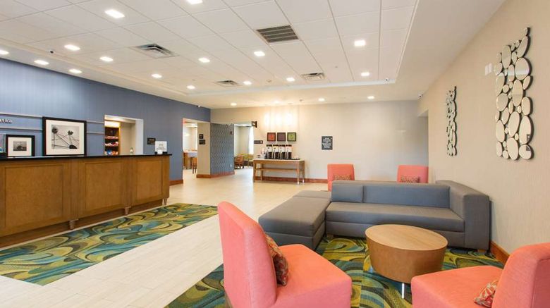 <b>Hampton Inn Palatka Lobby</b>. Images powered by <a href="https://iceportal.shijigroup.com/" title="IcePortal" target="_blank">IcePortal</a>.