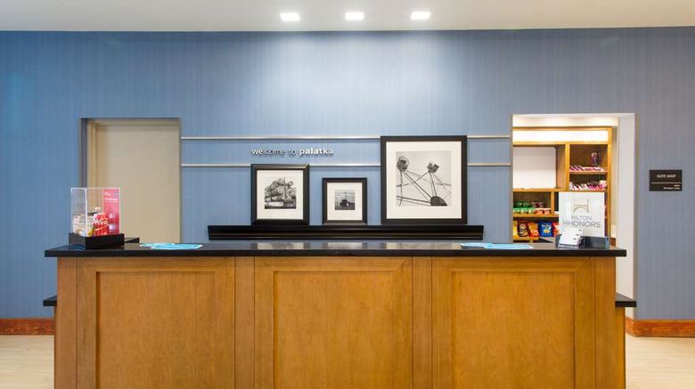 <b>Hampton Inn Palatka Lobby</b>. Images powered by <a href="https://iceportal.shijigroup.com/" title="IcePortal" target="_blank">IcePortal</a>.