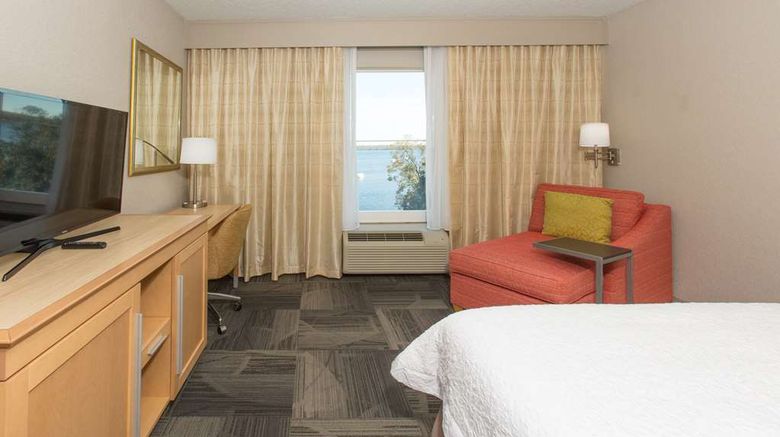 <b>Hampton Inn Palatka Room</b>. Images powered by <a href="https://iceportal.shijigroup.com/" title="IcePortal" target="_blank">IcePortal</a>.
