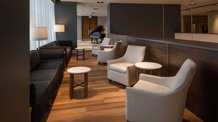DoubleTree by Hilton London Ontario Lobby