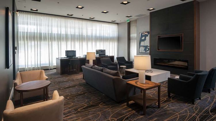 DoubleTree by Hilton London Ontario Lobby