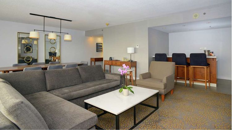 DoubleTree by Hilton London Ontario Room