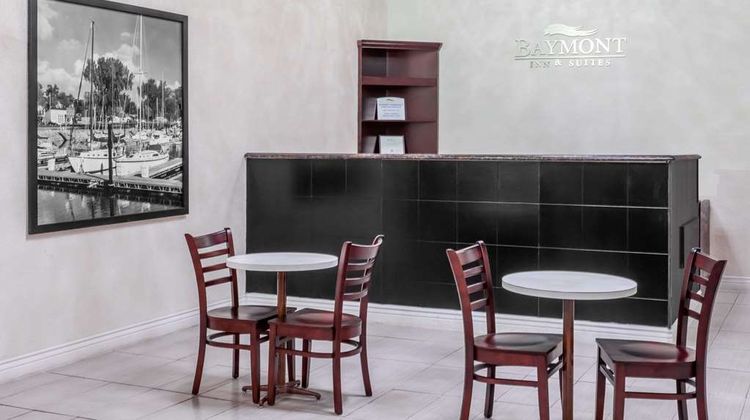 Baymont Inn & Suites Delavan Lobby
