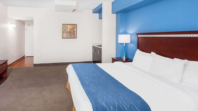 Baymont Inn & Suites Delavan Room