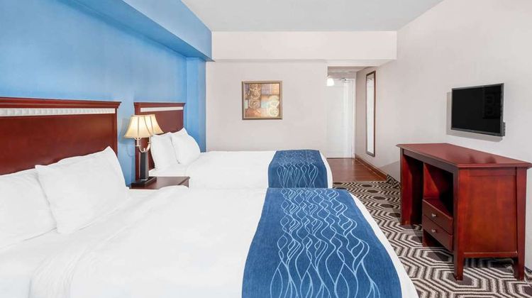 Baymont Inn & Suites Delavan Room