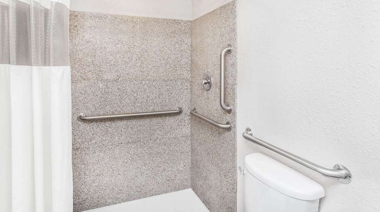 Baymont Inn & Suites Delavan Room