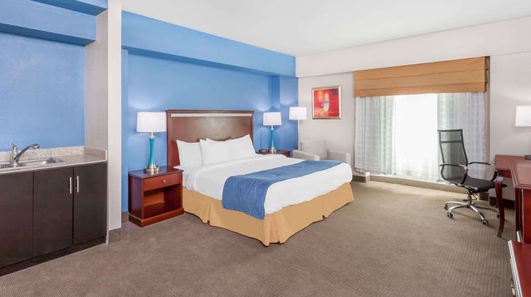 Baymont Inn & Suites Delavan Room