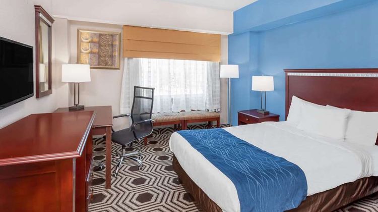 Baymont Inn & Suites Delavan Room