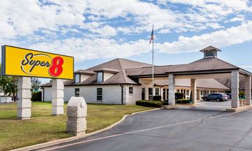 Super 8 Cleburne