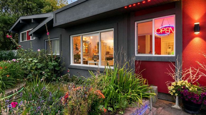 Thriftlodge Edmonton Exterior. Images powered by <a href="https://iceportal.shijigroup.com" target="_blank" rel="noopener">Ice Portal</a>.