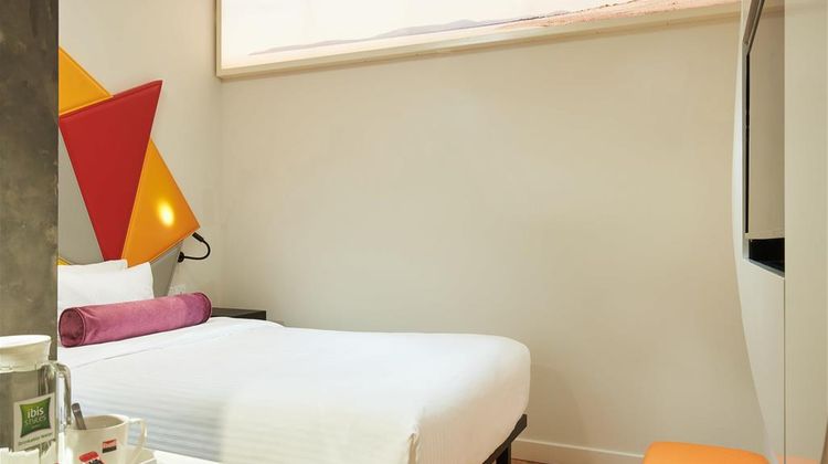 Ibis Styles Singapore MacPherson Room