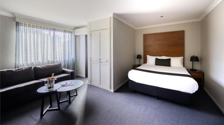 Hotel Crest on Barkly Room