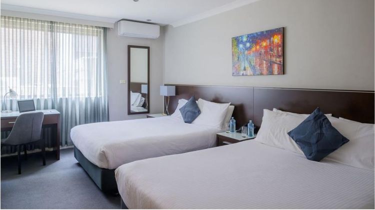 Hotel Crest on Barkly Room