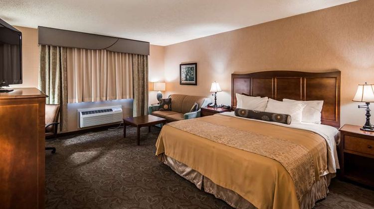 Best Western Plus Country Cupboard Inn Room