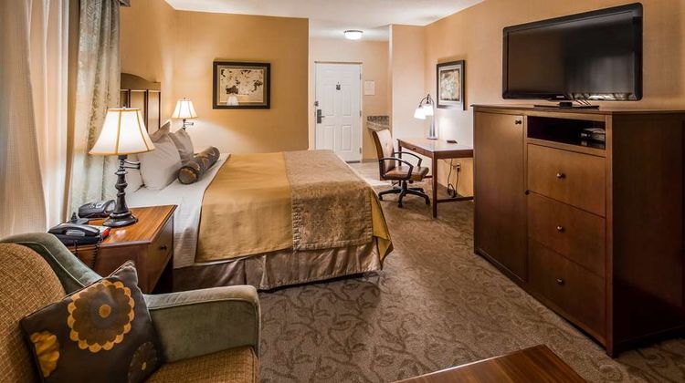 Best Western Plus Country Cupboard Inn Room