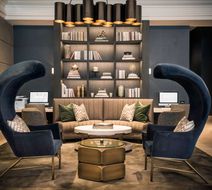 LondonHouse Chicago, Curio Coll. Lobby