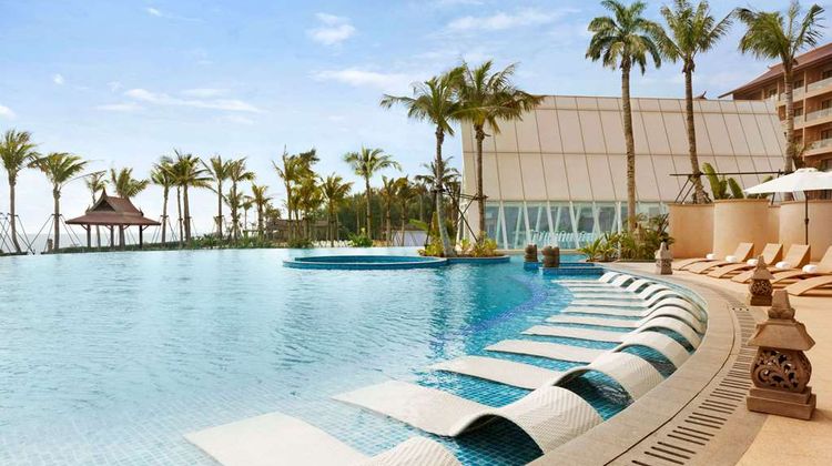 Wyndham Maoming Pool