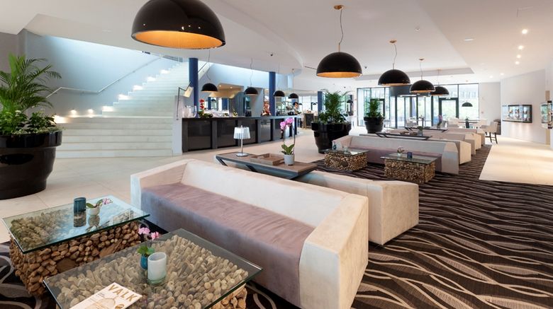 <b>Congres Hotel Van der Valk Mons Lobby</b>. Images powered by <a href="https://iceportal.shijigroup.com/" title="IcePortal" target="_blank">IcePortal</a>.