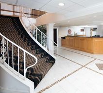 Red Lion Inn & Suites Auburn Lobby