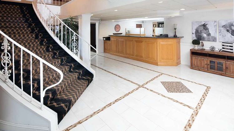Red Lion Inn & Suites Auburn Lobby
