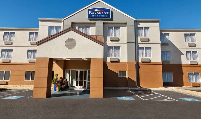 Baymont Inn & Suites Lithia Springs Exterior