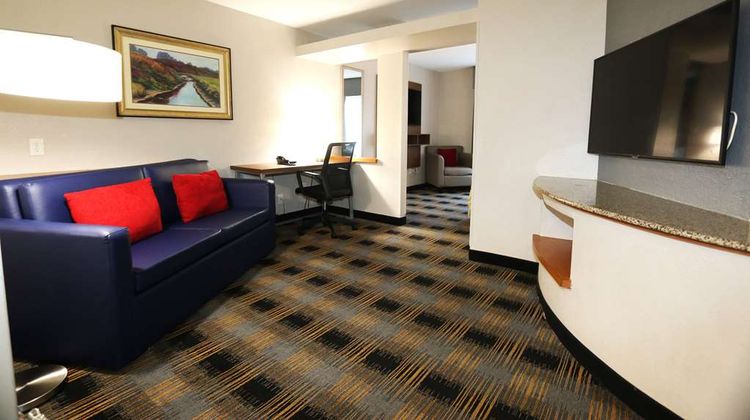 Baymont Inn & Suites Lithia Springs Lobby