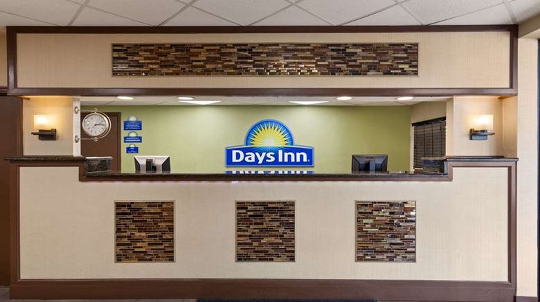 <b>Days Inn Knoxville East Lobby</b>. Images powered by <a href="https://iceportal.shijigroup.com/" title="IcePortal" target="_blank">IcePortal</a>.
