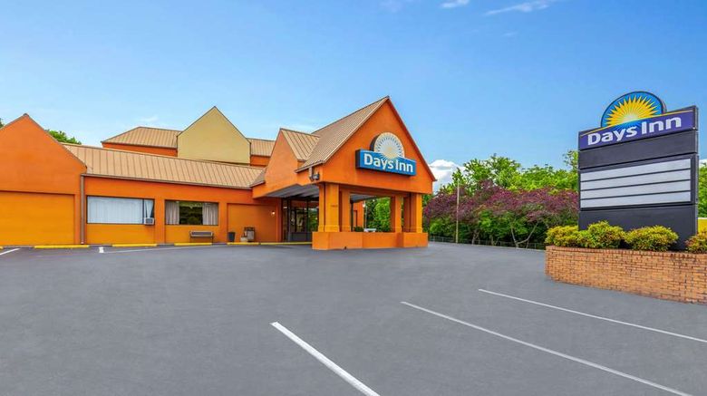 Days Inn Knoxville East Exterior. Images powered by <a href="https://iceportal.shijigroup.com" target="_blank" rel="noopener">Ice Portal</a>.