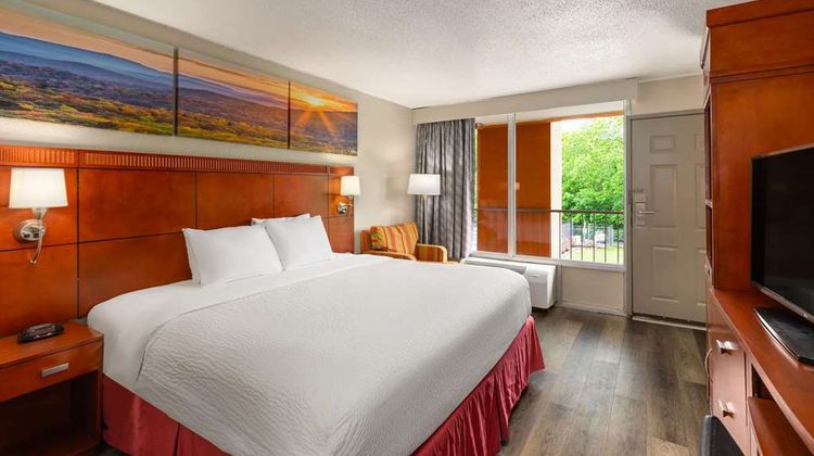 Days Inn Knoxville East Room
