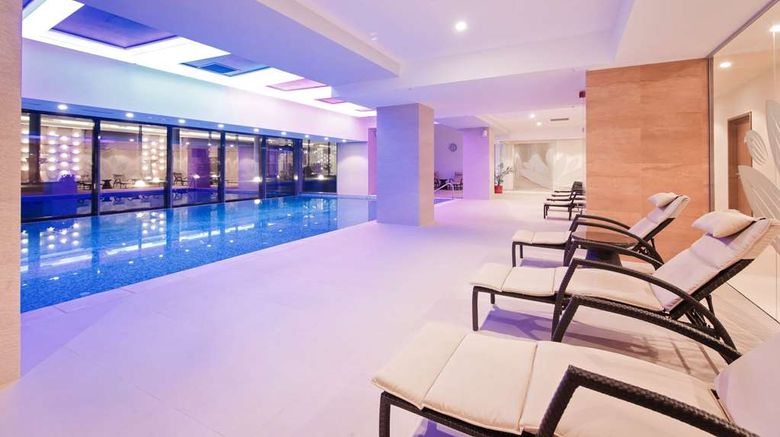 <b>Ramada Plaza Craiova Pool</b>. Images powered by <a href="https://iceportal.shijigroup.com/" title="IcePortal" target="_blank">IcePortal</a>.