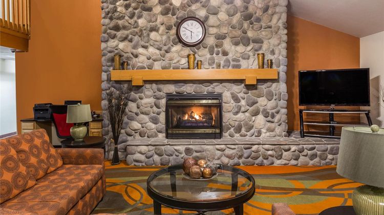 Ramada Platte City KCI Airport Lobby